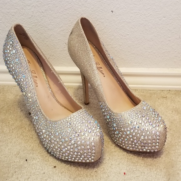 Shoes - Picture 3 of 4